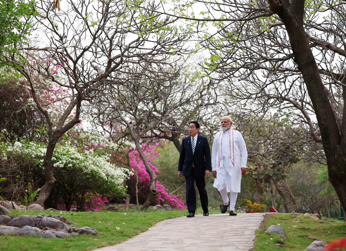 narendramodi's tweet photo. One of the aspects which connects India and Japan is the teachings of Lord Buddha. 

PM @kishida230 and I went to the Buddha Jayanti Park in Delhi. Sharing some glimpses. https://t.co/DL64YUQqdg