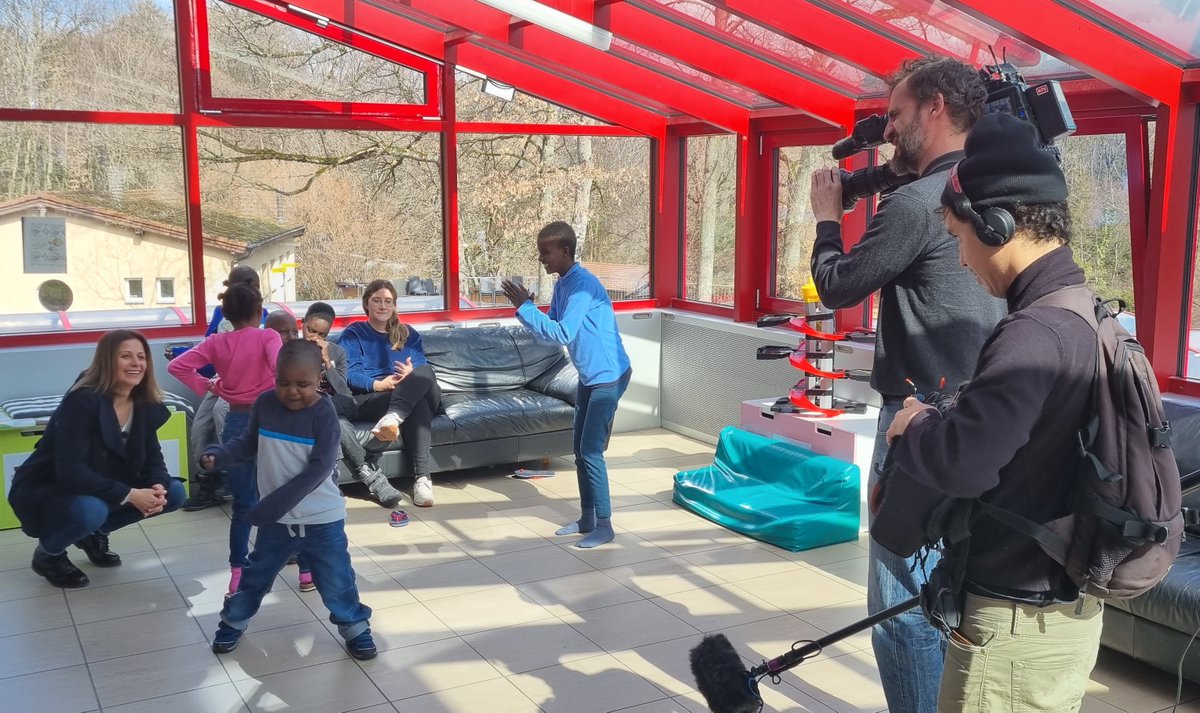 Ne manquez pas Couleurs locales sur La Maison, ce soir à 19h00 sur RTS1! <a href="/RadioTeleSuisse/">RTS</a> 

#engagement 
#bienveillance
#solidarité