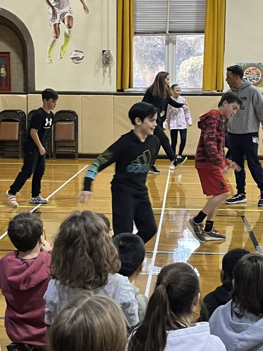 rothmancamp's tweet photo. Celebrating Happiness Day with the Harlem Wizards!! @rothmancamp @CampAvePride https://t.co/YFtb6IRiJQ