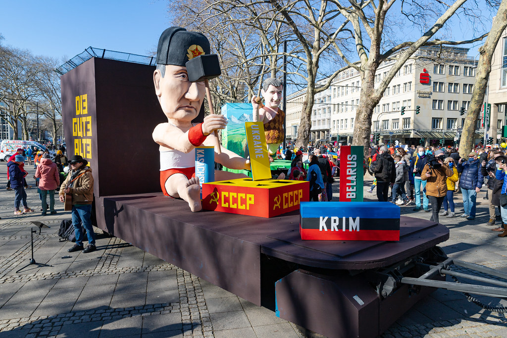 dronepicr's tweet photo. Carnival float mocking Putin at the Rosenmontag Peace Demonstration in Cologne, February 2022, my new photo on #Flickr https://t.co/6975lJLPv6 #Photography #travel #photo #ttot #vacation #wanderlust #holiday #travelblog https://t.co/d0t1KvRFeo
