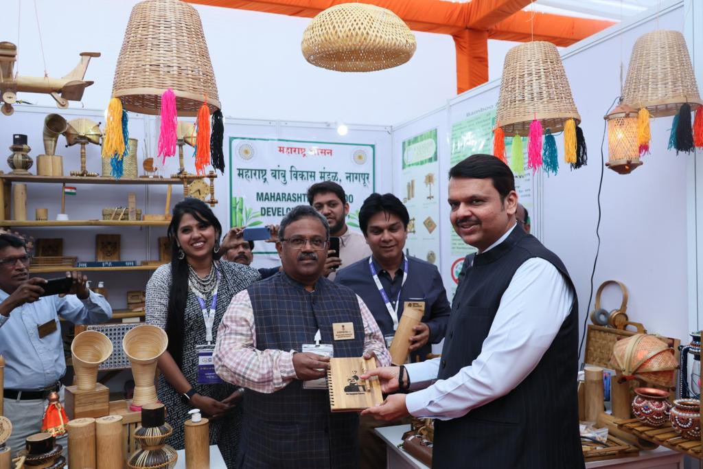 Visited and interacted at various stalls being set up at the #Civil20India2023 venue in #Nagpur, by the local artisans and organisations showcasing the culture, art and traditions of #Nagpur and #Vidarbha region like Varli, bamboo and cane products, khadi, etc.
I urge all #C20…