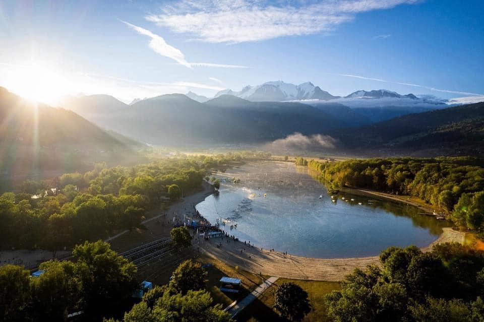 Absolute scenes 🤩 

Less than 3 months to go until the Mont-Blanc International Triathlon. A race of a lifetime in the perfect setting 🏔 

Head over to montblanc-triathlon.fr for more info and to choose your challenge. 

#triathlon #montblanc #swimbikerun
