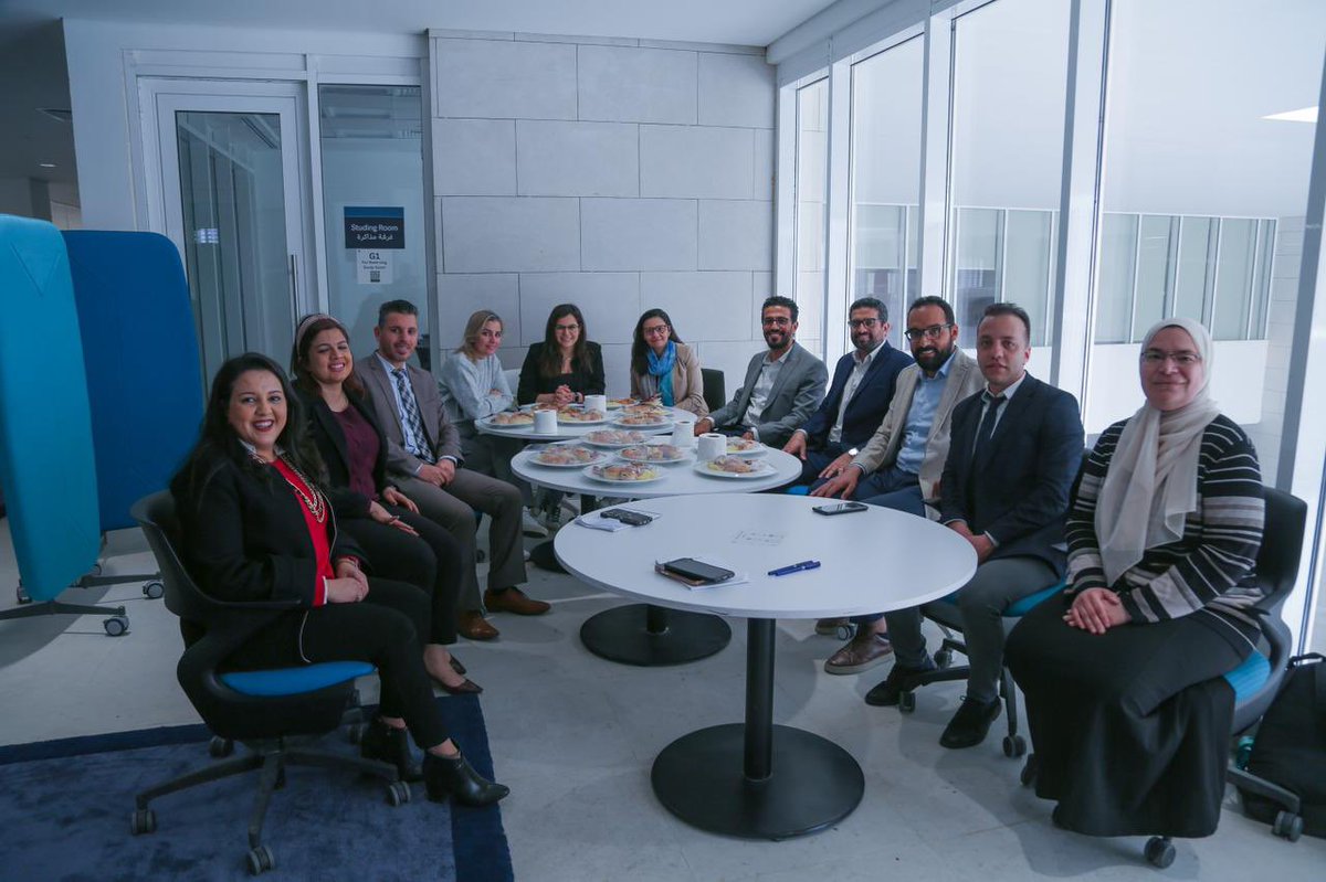 AUF_MoyenO's tweet photo. 🇪🇬 Rencontre avec le Président de @EjustUniversity Dr. Amr Adly et visite de l'incubateur qui a été créé dans le cadre du projet @Safir_EU au sein duquel se tenait un atelier de #formation des formateurs destiné aux enseignants 👨‍🏫 🧑🏼‍🏫 https://t.co/26WAXXW78C