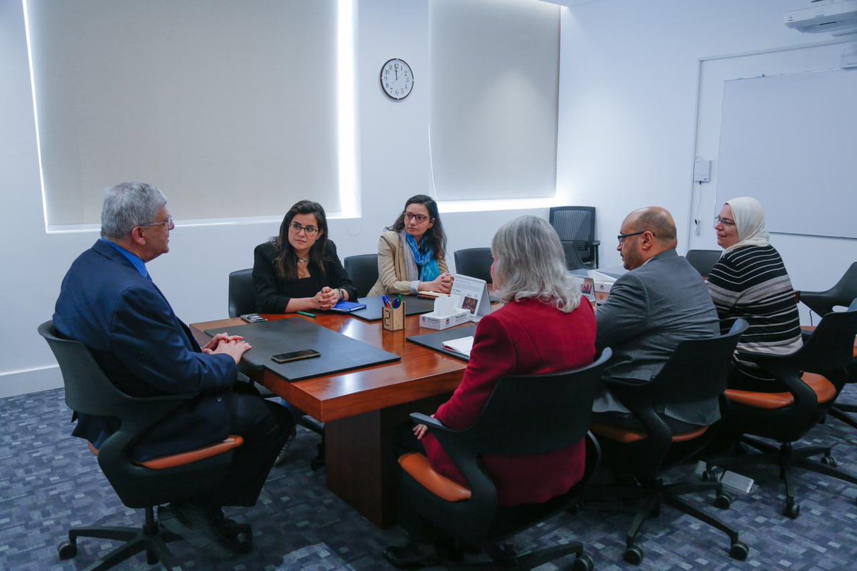 AUF_MoyenO's tweet photo. 🇪🇬 Rencontre avec le Président de @EjustUniversity Dr. Amr Adly et visite de l'incubateur qui a été créé dans le cadre du projet @Safir_EU au sein duquel se tenait un atelier de #formation des formateurs destiné aux enseignants 👨‍🏫 🧑🏼‍🏫 https://t.co/26WAXXW78C