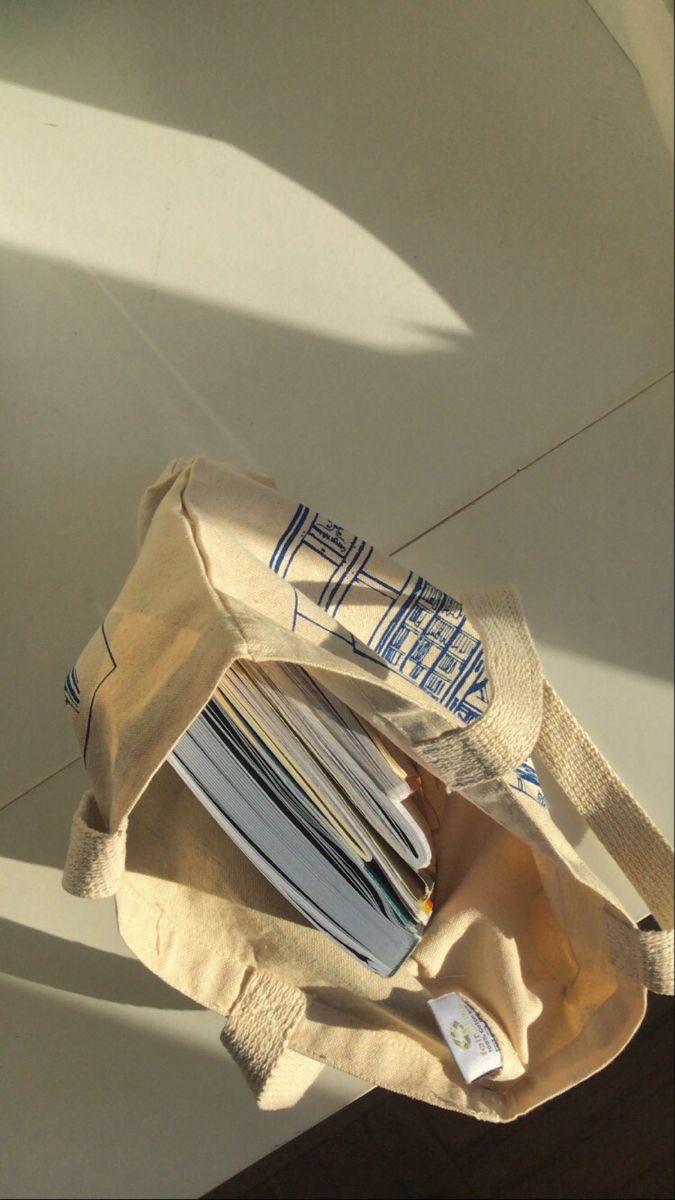 booksforever167's tweet photo. Hey, I’m new to #booktwt and looking for book mutuals < 3 
🍂🎻
Fav books 
- addicted series 
- boys of tommen
- ghosted 
- the take over 
- mindfck series 

♡/↻ to be moots https://t.co/EGmqAFCdtJ