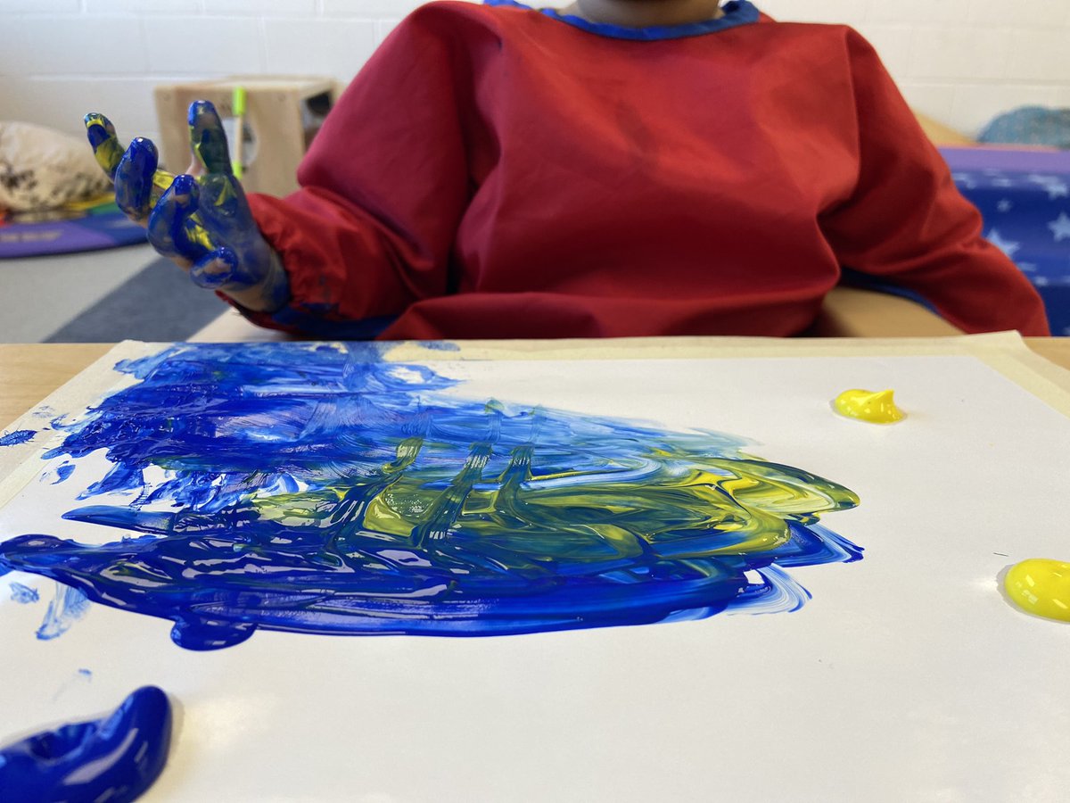 MsJiJionline's tweet photo. What can we do with yellow and blue? Finger painting is a great way for #Infants to explore, learn and develop through sensory play.
#EarlyLearning at #PLASP
#KDI F37 #keydevelopmentalIndicators #HighScope @PLASP_CCS https://t.co/Zw5NZcPNy2