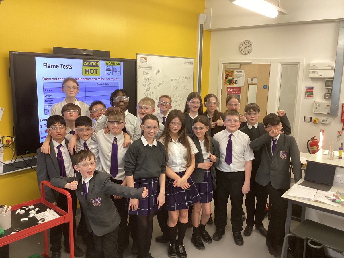 UnsworthAcademy's tweet photo. #TodayInScience we had some bright sparks in our Year 7 class✨🧑‍🔬!  Students investigating how different chemicals burn in different colours🌈🔥!  #UnsworthScience https://t.co/HyxYsLfKRH