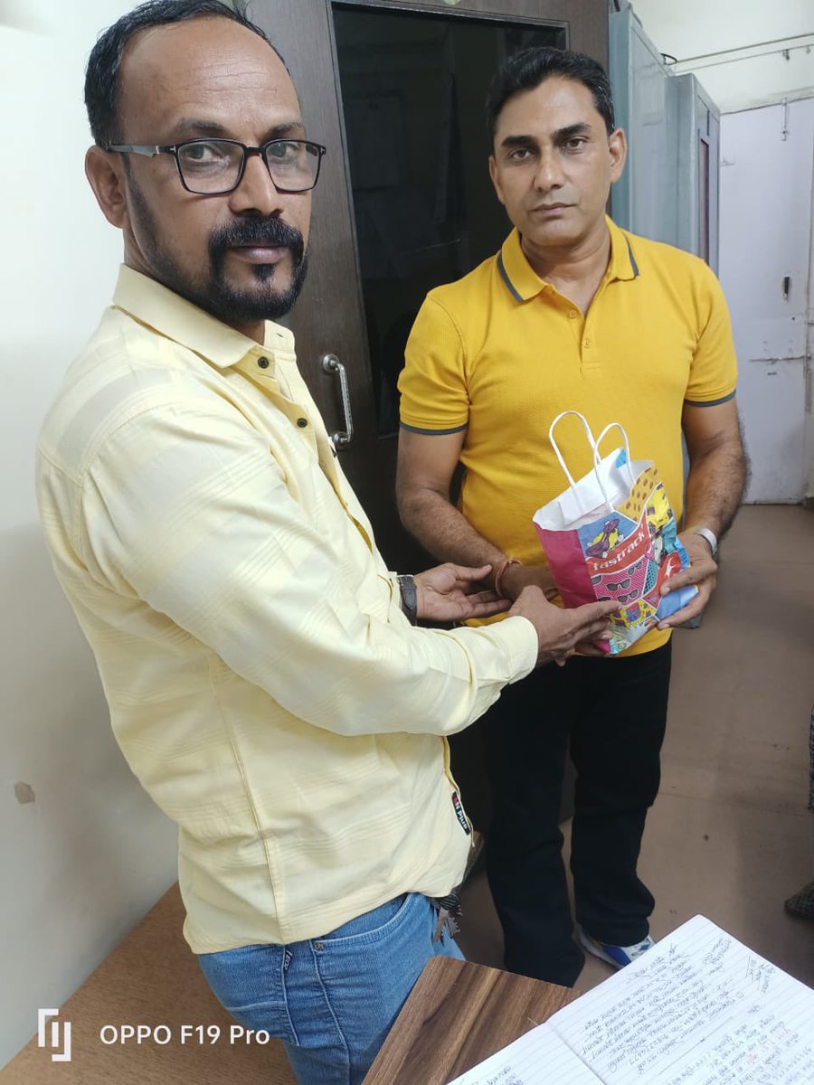 <a href="/CPMumbaiPolice/">Commissioner of Police, Greater Mumbai</a> कर्मठ मुंबई पुलिस,दो दिन पहले मेरा कुछ सामान ओबराय माल गोरेगाँव में चोरी हो गया था, दिंडोशी पोलीस ठाणे के साहेब अजित देसाई, शंकर माईगडे,हेमंत रोडे,सचिन कांबळे,सागर तामकर, सचिन पोटे, विलास जाधव की कर्मठता के कारण मेरा सारा सामान मुझे वापस मिल गया, बहुत बहुत आभार🙏