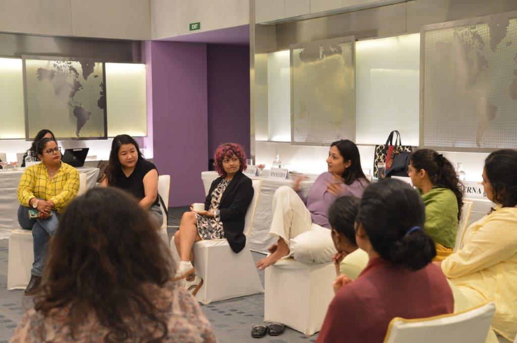 AnantaAspen's tweet photo. Class 3 of #GPBF kicks off its 2nd seminar! Discussions revolved around concepts of #Equality vs #Equity. Experiential learning workshop held by Gayatri Das Sharma explored concept of space of silence, importance of using the right language & limitations or dilemmas blocking us https://t.co/NErT9gnY7H