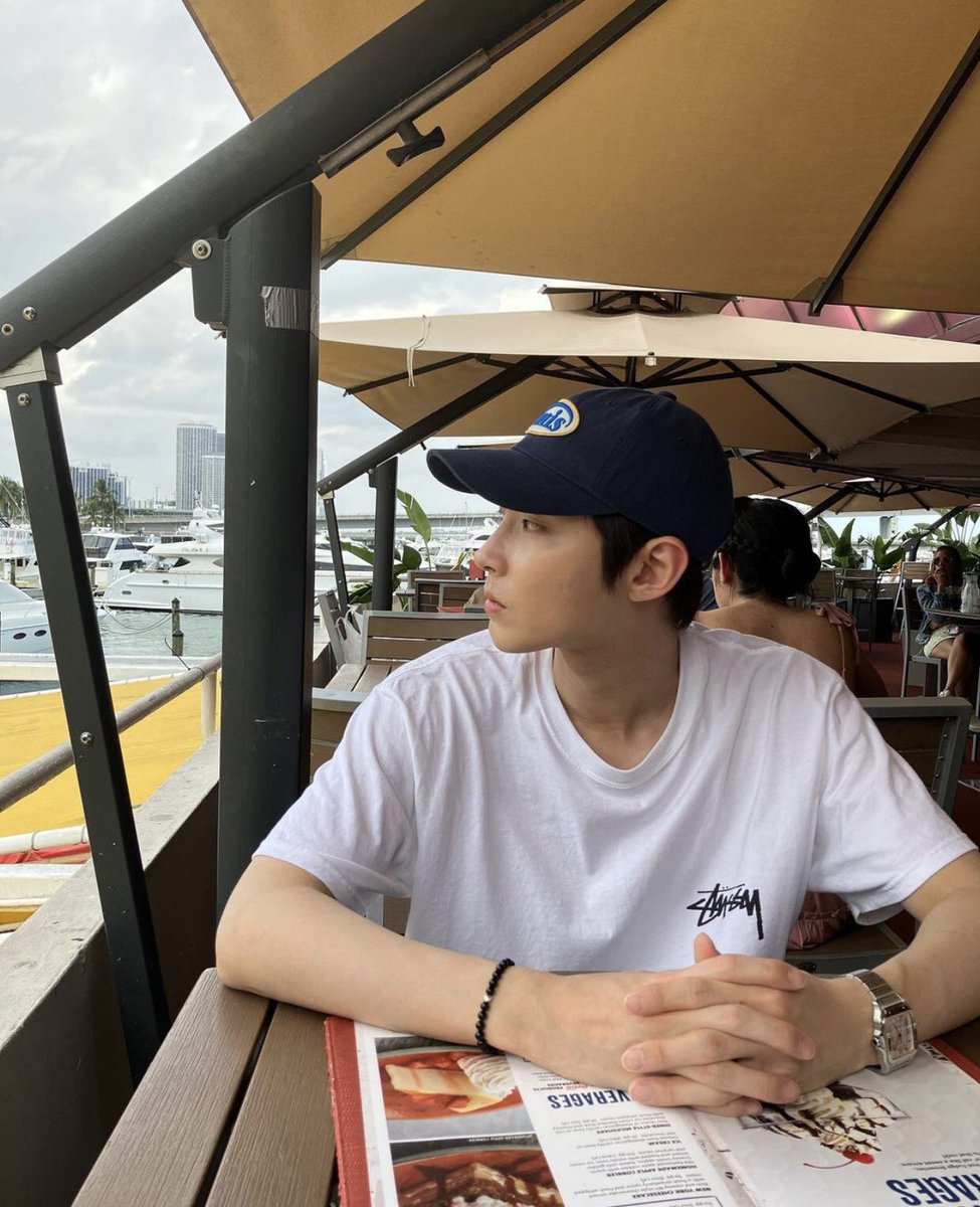 Lee Suho or Han Seojun? Pickone you wanna date with, this is the pov.