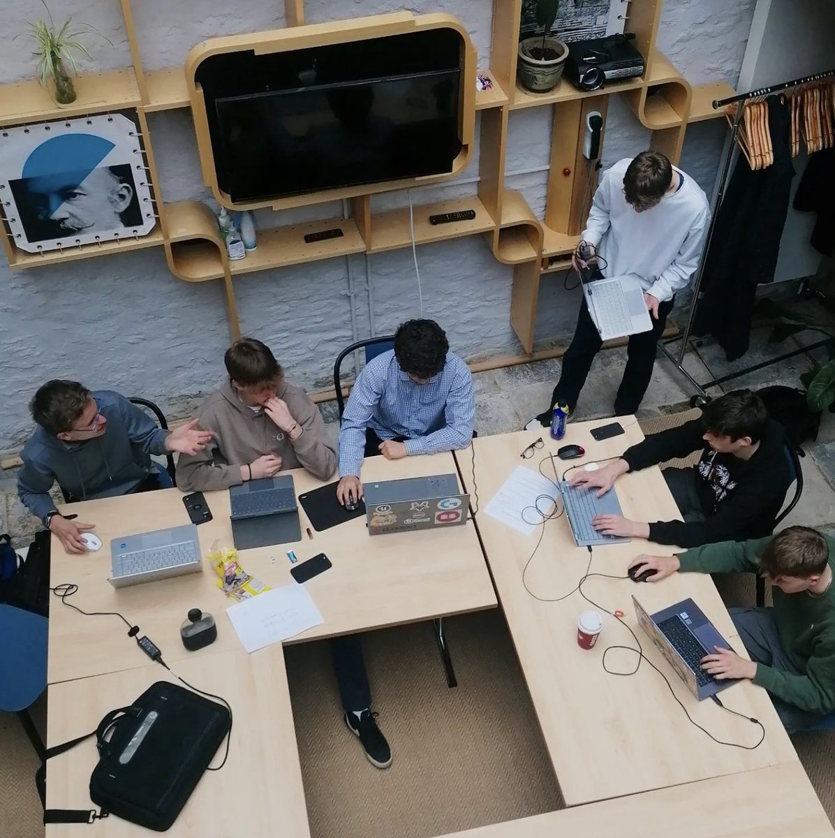 This week we're welcoming work experience students from The Sir John Colfox Academy who will be working with @3DC_org whose mission is to promote #humanrights around the world and empower young people to do the same.

#LSiBridport #workexperience #thenextgeneration #colfoxschool