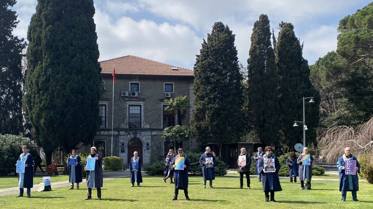 Siyasi sadakatin değil, akademik liyakatin esas alındığı bir üniversite için.
Bugün.