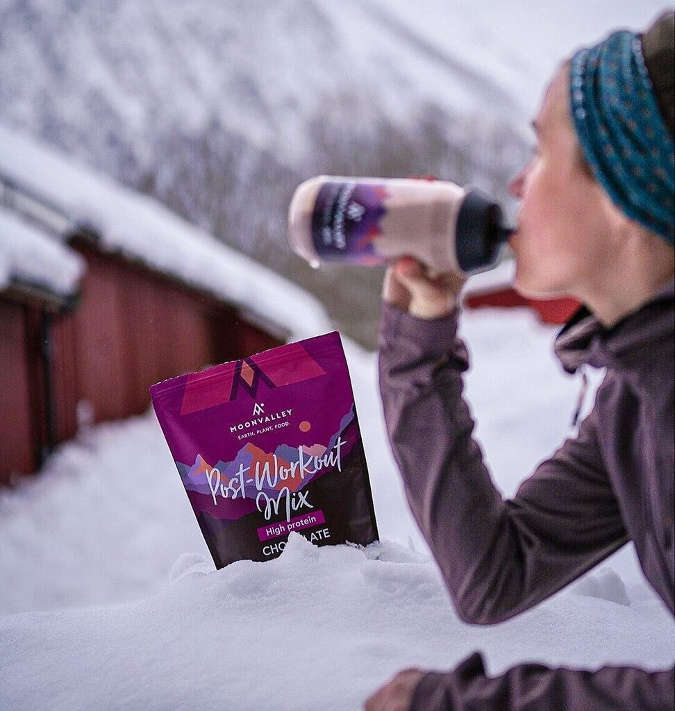 This is our founder, Emelie’s, new go to for inbetween trainings, after training, or really just as a treat in the evening!

With a good ratio of protein and carbs, it's the perfect recovery drink.

If you are as nerdy as we are, we also wrote the exact … instagr.am/p/CqAaf83IHfD/