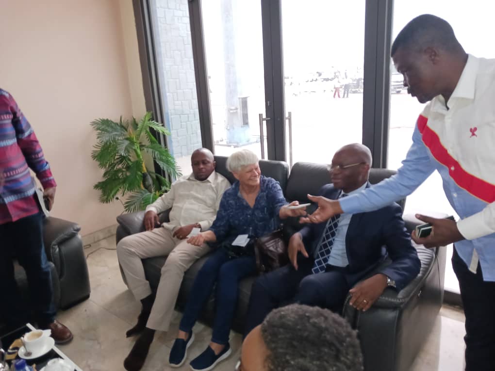 ElieNkumbi29's tweet photo. Début des échanges à Kinshasa entre  UDPS (RDC🇨🇩) ET ANC (RSA🇿🇦)
Deux partis historiques en Afrique 
@fatshi13 @ANCParliament @shabani_lukoo @AugustinKabuyaT @infosudps https://t.co/eR40rJEheF