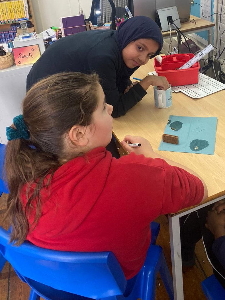 malmesburypri's tweet photo. To end Science Week, our children did a comparative test to answer the big question, which is the best biscuit for dunking? The results were amazing! ☕️🫖🥤🫓🫓🫓 #BTBYCB #school #edutwitter #ScienceWeek #buscuits https://t.co/fW7wZvJjoN