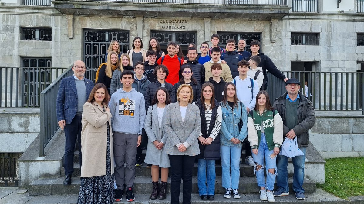 Hoy han participado alumnos del IES ‘Cangas del Narcea’ y del @IESisladeva, que han escuchado a María Fernández, directora de <a href="/CSICasturias/">CSIC Asturias</a>, y Víctor Ladero, investigador del <a href="/iplacsic/">IPLA</a>. Después han acudido al <a href="/IEO_GIJON/">IEO Gijón/Xixón</a> para comprobar las investigaciones que allí se desarrollan.
