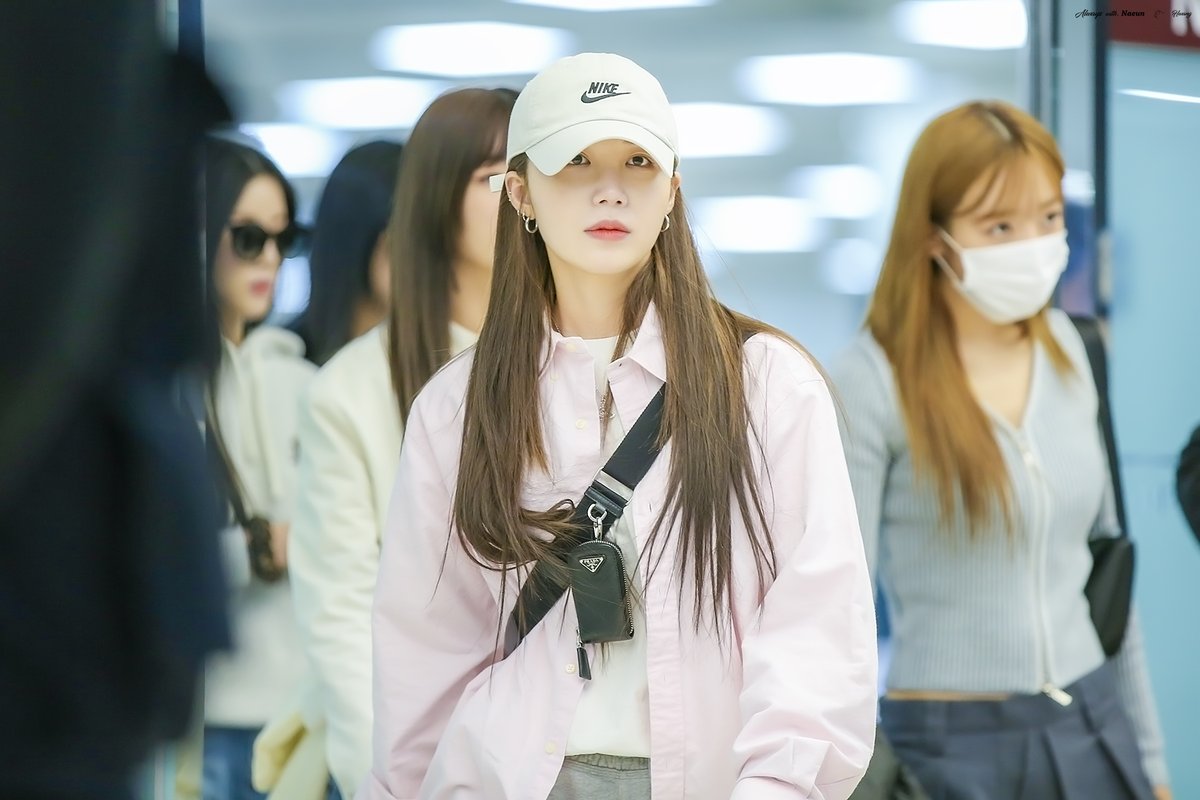 H940210's tweet photo. 230320 김포공항 은지
@apinkjej #Apink #에이핑크 #은지 #정은지 #eunji @Apink_2011
https://t.co/NL9rJuoVEk https://t.co/teHyVKx1K7