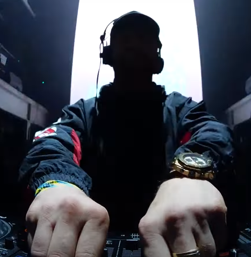 sneak_erd's tweet photo. @TURNO_ This set was amazing but can we talk about the watch you have on !! i need it !! haha https://t.co/WQvtyn0Cl2