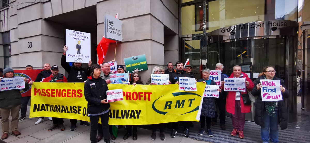 RMTunion's tweet image. 🚉 Failed train operator @AvantiWestCoast has been awarded a further six-month contract, proving conclusively that the government rewards failure.

This morning @RMTunion joined @We_OwnIt and @bringbackBR to demand our railway is taken back into public ownership. #KickFirstOut