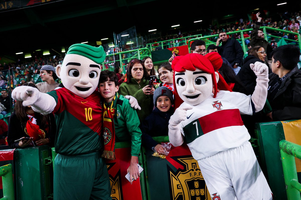 selecaoportugal's tweet photo. Contamos com o teu apoio em Alvalade! 🙌 Agarra já os últimos bilhetes! ☝️ #VesteABandeira

🇵🇹✖🇱🇮
🎟️ Bilheteira Continente - https://t.co/Co3DTcM8My
🗓️ 23/03 - 19h45
🏟️ Estádio José Alvalade

On the road to the Euro! 🤩 #WearTheFlag https://t.co/1lm06Bm8By