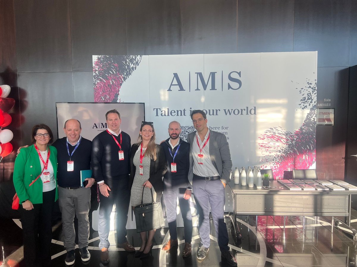 pmodley's tweet image. Morning! In Barcelona for the next couple of days co- facilitating the Recruitment stream at #HRCoreLAB 
Of course I had to get a selfie in! #WeAreAMS