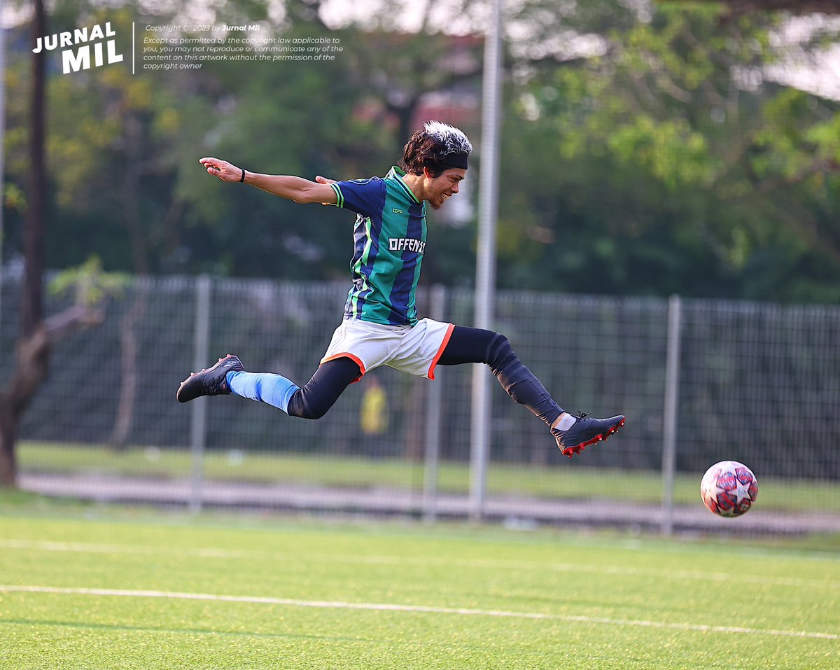 jurnalmil's tweet photo. “Tinggi impianku, tinggi lagi akan ku lompat”

#abangkameraman #bolasepaksosial #radiabukitjelutong #ligasosial #ecoardence #twentyfive7 #jsa #setiaalam #varsitygreen https://t.co/5Hyo27ITzZ