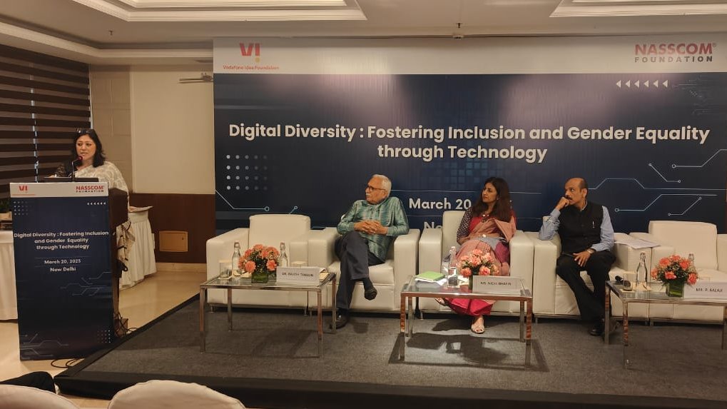 vodafoneIN_Fdtn's tweet photo. Today, Vi Foundation, in collaboration with NASSCOM Foundation & Martha Farrell Foundation, launched MyAmbar Suraksha Chakra, a solution for the safety of women in the informal sector. @FoundationMf @NASSCOMfdn @nidhibhasin7 https://t.co/sswiUVBzZ6