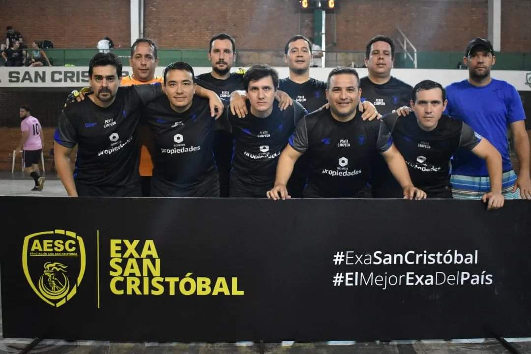 Holanda99_'s tweet photo. Partidazo de Holanda 99 en el primer partido de la categoría A!! @EXASanCristobal https://t.co/MZLDn5tsBd