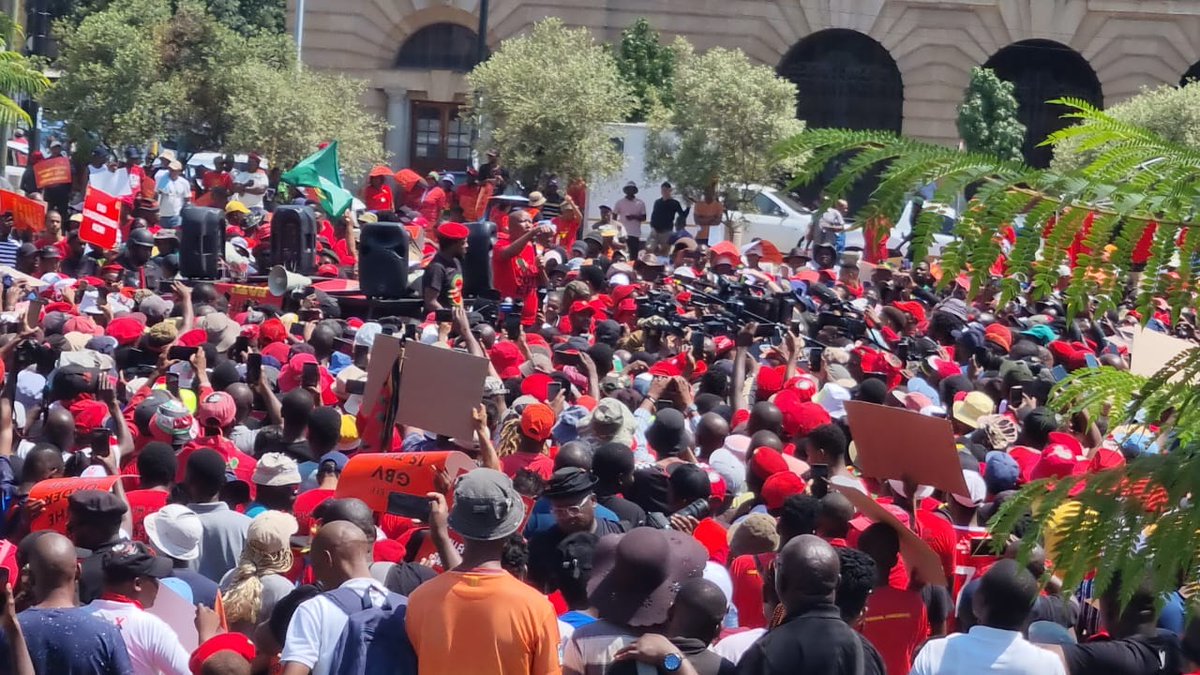 [LIVE]: 'There may be times when are powerless to prevent injustice, but there must never be a time when we fail to protest.' - Elie Wiesel

Church Square, Pretoria. We are here‼️

#NationalShutdown ✊🏾 #ShutdownSA