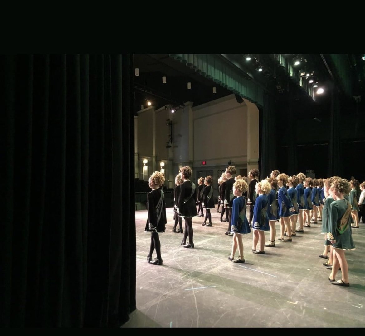 Rach_Ro13's tweet photo. Irish Dance - Level 5! 2 incredible shows on same day. 2 pm and 6:30 pm. 4 dances by level 5 per show. 5 dress rehearsal dances. Jigs and reels. Hard shoes and ghillies. 13 dances. 10 hrs @ dance center. Tired feet. Channeling Riverdance. Stamina of warrior princesses. #irishstep https://t.co/7df42HcmjV