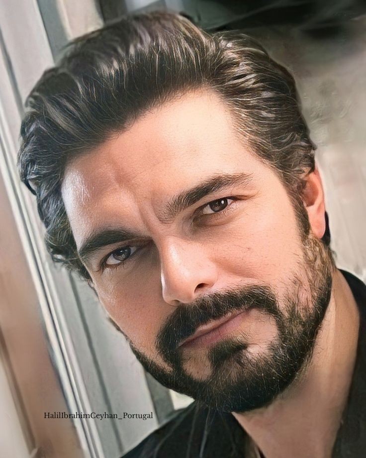 حسبتُ أن رؤيتها تروي لي ظميء
لكن شُح نبعها.. أبعدني لغديرٍ  يُرويني..