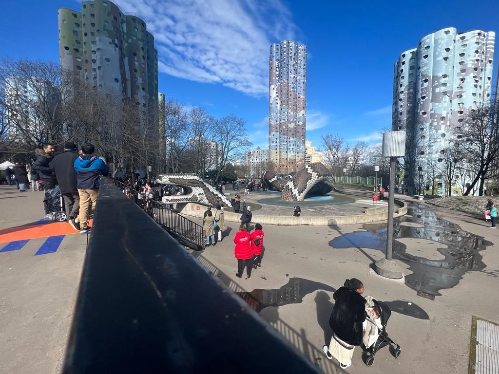AnruOfficiel's tweet photo. 🏘️ @acmialot en visite samedi matin du quartier Parc Sud à @VilleNanterre
✅ Lancement d'une opération emblématique : la réhabilitation à l'ambition énergétique & esthétique des tours Aillaud
#PatrickJarry #GeorgesSiffredi @prefet92
@hautsdeseinefr @OlivierKlein93 @PapNdiaye https://t.co/6RAWu3ODlG
