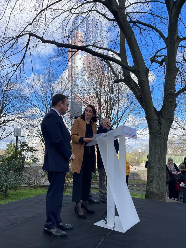AnruOfficiel's tweet photo. 🏘️ @acmialot en visite samedi matin du quartier Parc Sud à @VilleNanterre
✅ Lancement d'une opération emblématique : la réhabilitation à l'ambition énergétique & esthétique des tours Aillaud
#PatrickJarry #GeorgesSiffredi @prefet92
@hautsdeseinefr @OlivierKlein93 @PapNdiaye https://t.co/6RAWu3ODlG