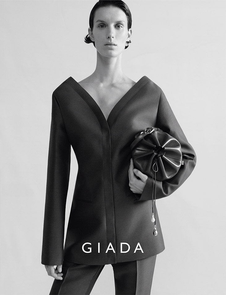 designscene's tweet image. Photographer #ChrisRhodes captured #Giada's SS23 campaign starring #MarteMeiVanHaaster: designscene.net/2023/03/marte-…
