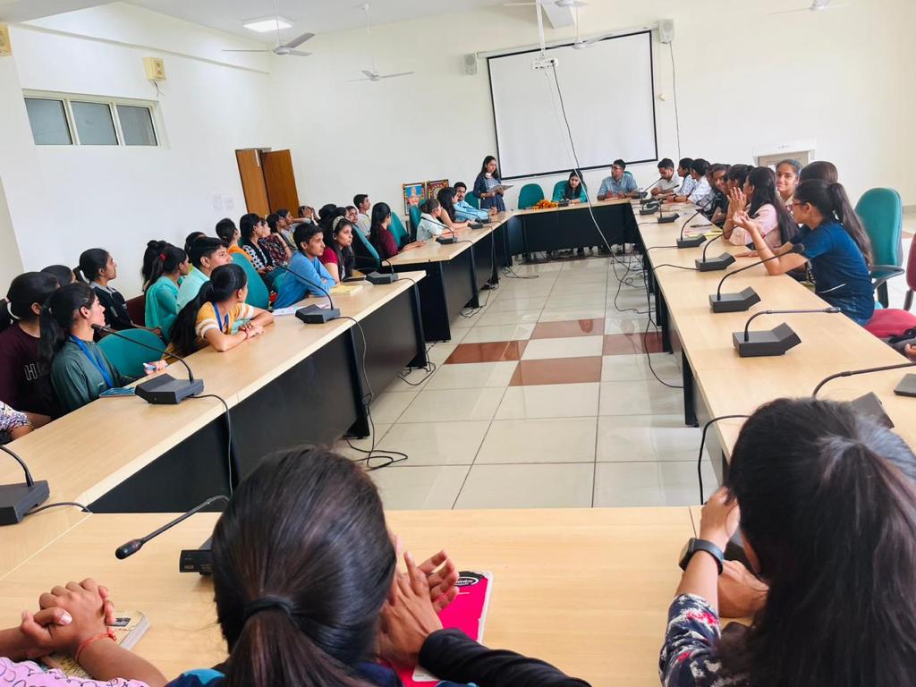 अखिल भारतीय विद्यार्थी परिषद सोनीपत के भगत फूल सिंह महिला विश्वविद्यालय, खानपुर में क्षेत्रीय छात्रा प्रमुख .@sharmapriya29 जी का प्रवास रहा एवं छात्रा कार्य हेतु वि.वि. छात्राओं के साथ चर्चा हुई।
#Abvpsonipat #HaryanaAbvp
