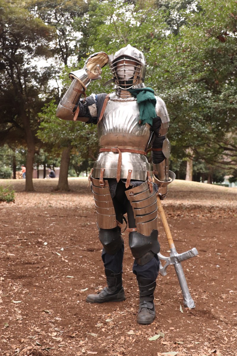 MSfjam's tweet image. 『鍋で殴る異世界転生』とは！　筆者も含めて甲冑に満ち溢れたハードモード異世界撲殺ラノベである！

←原作登場人物 / 原作者によるコスプレ→

【原作】2巻まで発売中！
dragon-novels.jp/product/dorago…

【漫画版】連載開始！
CW comic-walker.com/contents/detai…
ニコニコ静画 seiga.nicovideo.jp/watch/mg726064