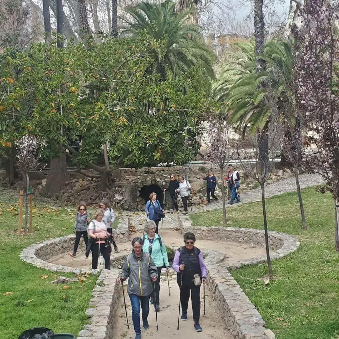 salutenactiu's tweet photo. Parcs de Can Mercader i Can Boixeres. #MarxaNòrdica entre Cornellà i l'Hospitalet. #FEMSALUT  amb el #Grup65 del @COIBarcelona https://t.co/mu5NexYfZX