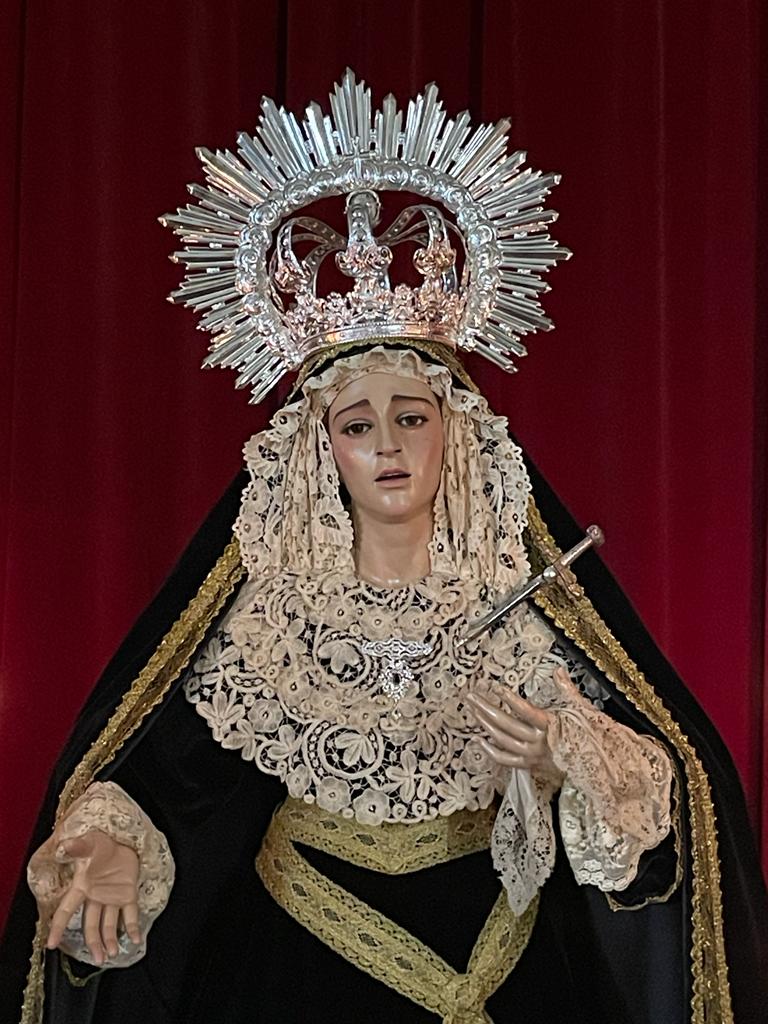Corona realizada y donada por una familia para María stma. Del Mayor Dolor. Hdad. y Cofradia de Nazarenos de la Santa Redención. Se encuentra en la Parroquia de San Antonio de Padua en Alicante