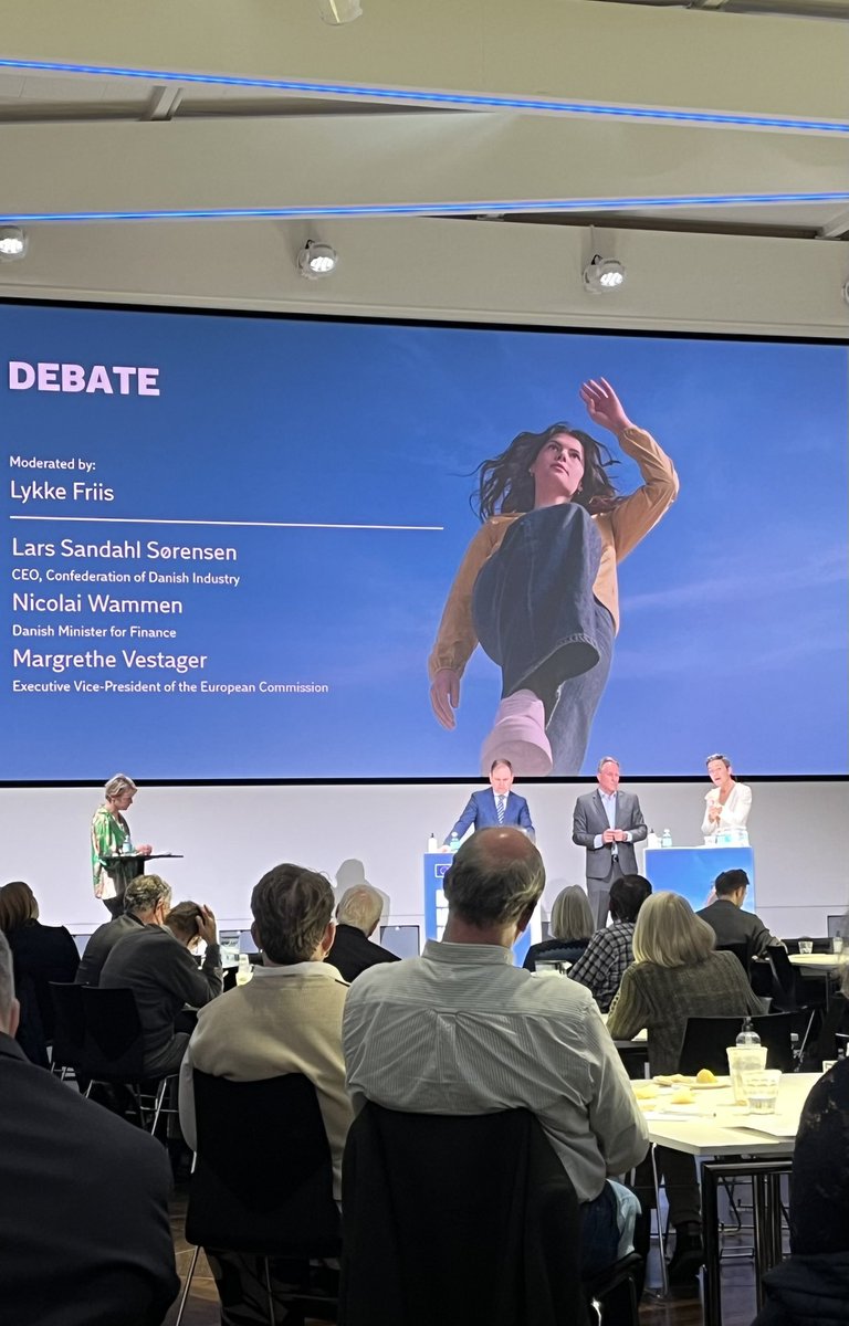 tildehellis's tweet image. Spændende debat om dansk genopretningsplan. @NWammen pointerer, at det ikke kun handler om penge, men også om deregulering i EU. @LarsSandahlS supplerer, at #biosolutions og biopesticider tager syv år at få godkendt i EU mod to år i USA. Er kritisk for EU konkurrenceevne #dkpol