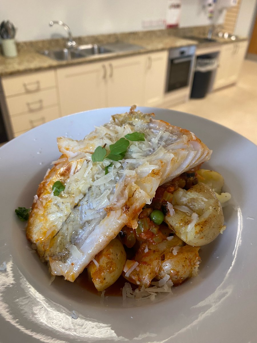 MSCSKilkeel's tweet photo. W/K 18-03-2023
•••• STARTER ••••
Seafood Chowder with Homemade Soda Bread
•••• MAIN ••••
Haddock on Crushed Baby Potatoes with Peas, Puttanesca Sauce and Parmesan 
•••• DESSERT ••••
Poached Pears with Vanilla Ice-Cream https://t.co/mi1SeBtxby