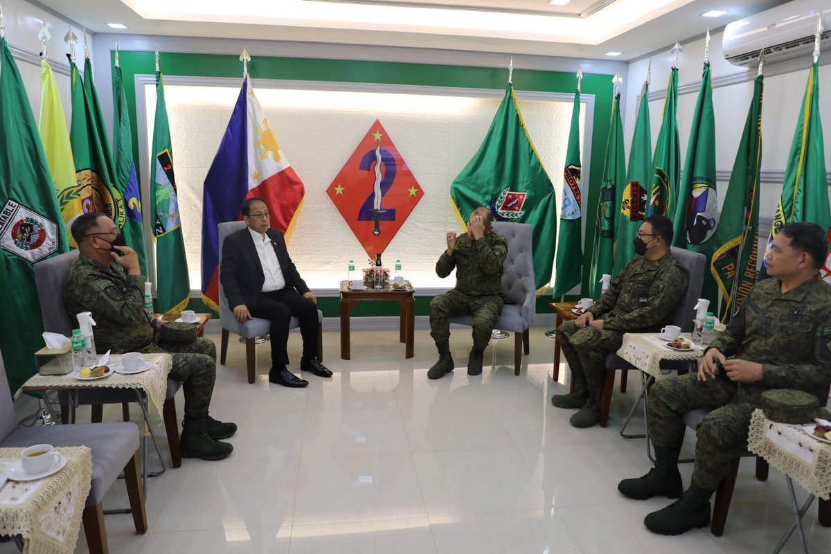 dndphl's tweet photo. Defense Chief lauds Jungle Fighters Division for counter-insurgency efforts, support in oil spill mitigation
Read full story here: https://t.co/diUbkH9Jmt
#OneDefenseTeamPH🇵🇭 https://t.co/8qsXllouOI