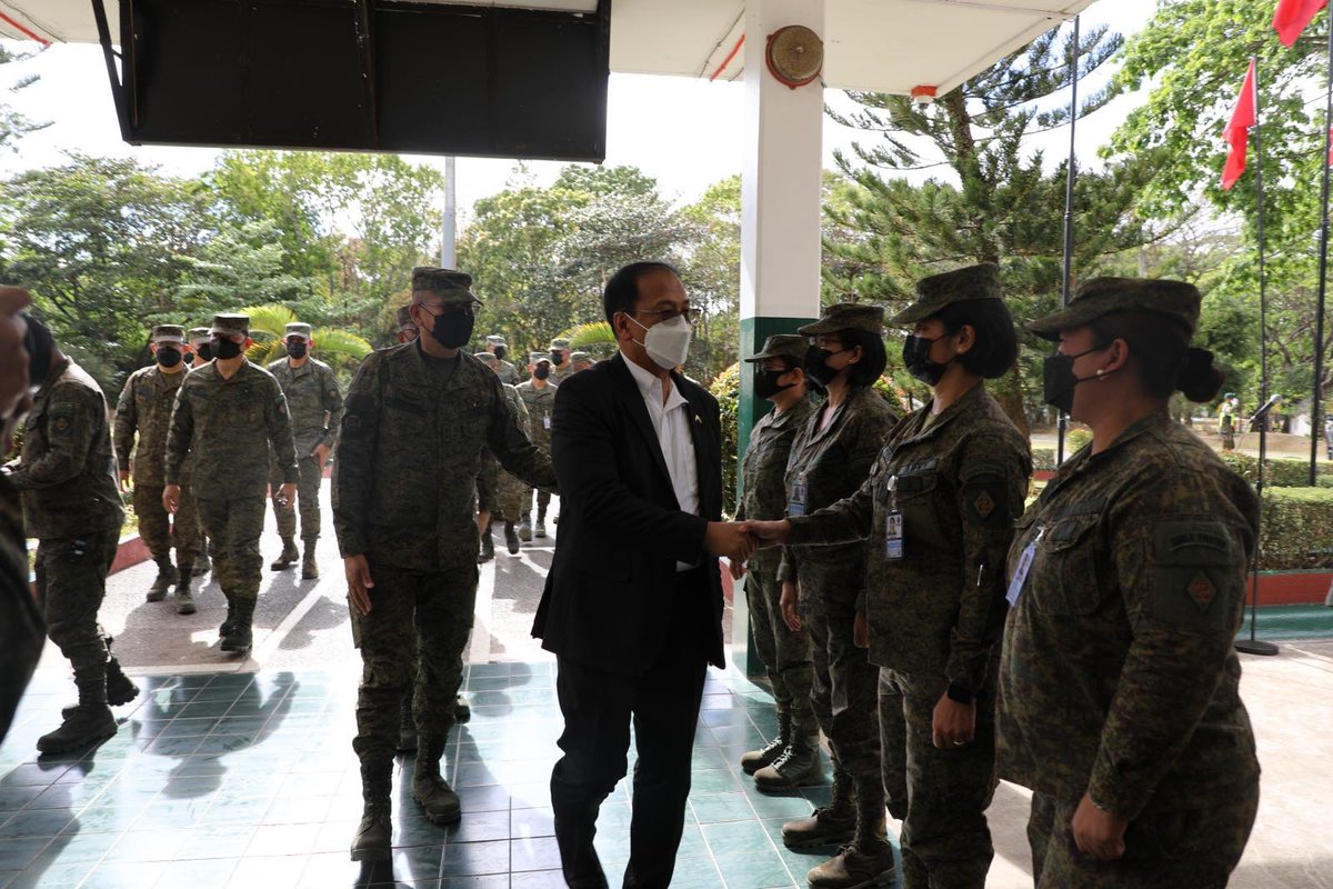 dndphl's tweet photo. Defense Chief lauds Jungle Fighters Division for counter-insurgency efforts, support in oil spill mitigation
Read full story here: https://t.co/diUbkH9Jmt
#OneDefenseTeamPH🇵🇭 https://t.co/8qsXllouOI