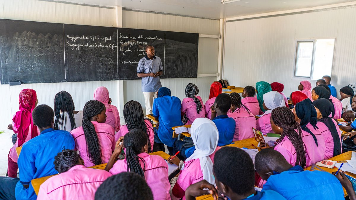 BatinovSn's tweet photo. Le gouvernement du #Sénégal🇸🇳 s'engage à éradiquer les abris provisoires sur tout le territoire national, offrant ainsi une éducation équitable pour tous les enfants. 

#Education #Prorap #Kebetu https://t.co/gLXUtMURbL