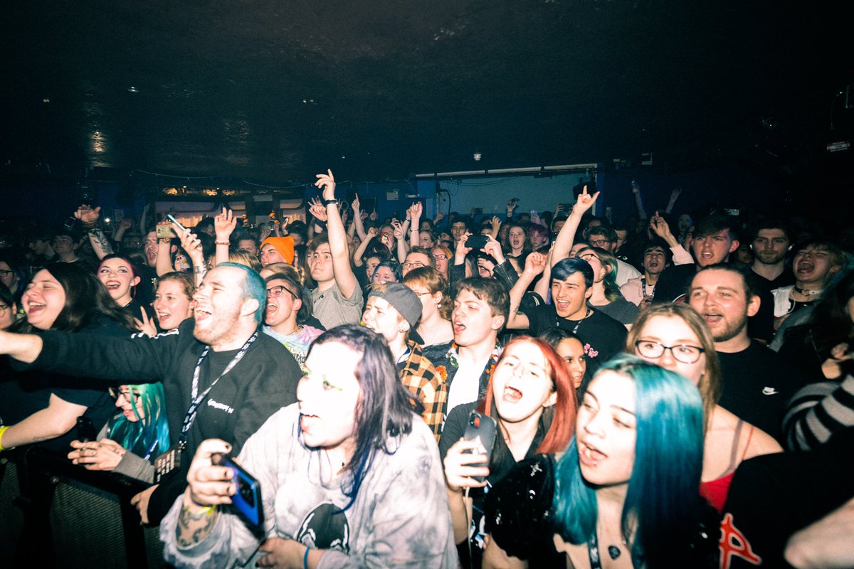 theboybleach's tweet photo. SHEFFIELD THAT WAS HOT. another one w/ @SetItOff tonight in Bristol cmonnnn https://t.co/lORm1H4XDg