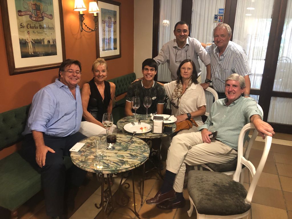 CopaSevillaCh's tweet photo. 🎾🔝 En 2019, con 16 años, supo ganarnos a todos los que vivíamos intensamente esa #CopaSevilla y ahora, tras coronase en #IndianWells , recupera el número uno.
¡Enhorabuena, @carlosalcaraz ! 
¡Enhorabuena, campeón! https://t.co/qqxnGv28wE