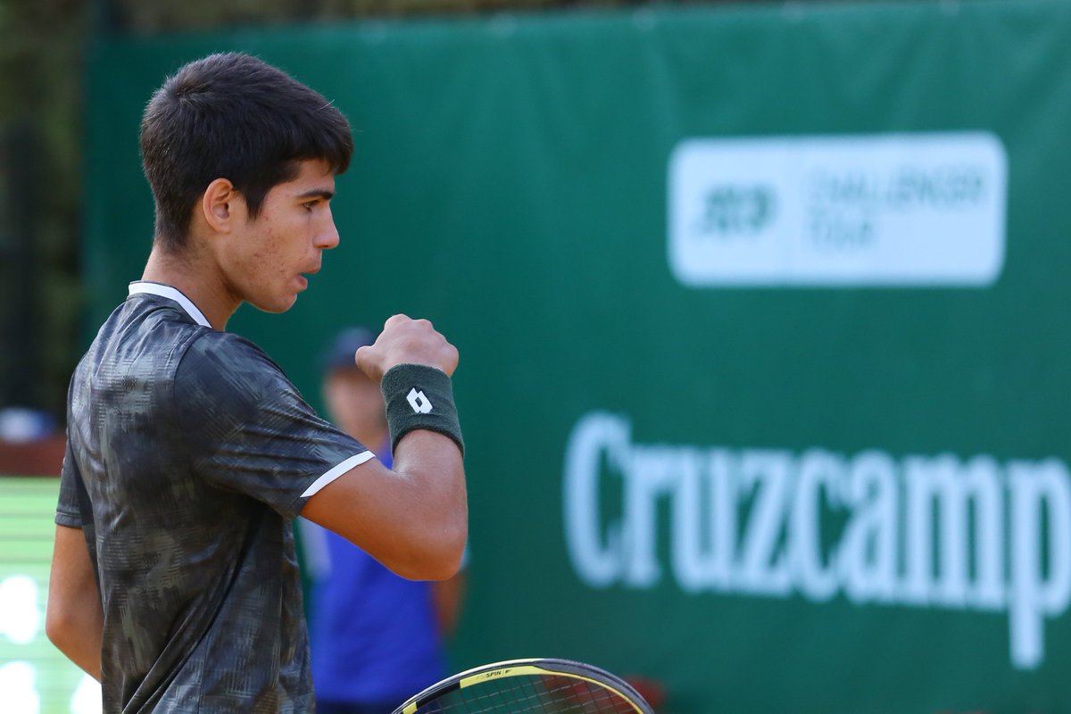 CopaSevillaCh's tweet photo. 🎾🔝 En 2019, con 16 años, supo ganarnos a todos los que vivíamos intensamente esa #CopaSevilla y ahora, tras coronase en #IndianWells , recupera el número uno.
¡Enhorabuena, @carlosalcaraz ! 
¡Enhorabuena, campeón! https://t.co/qqxnGv28wE