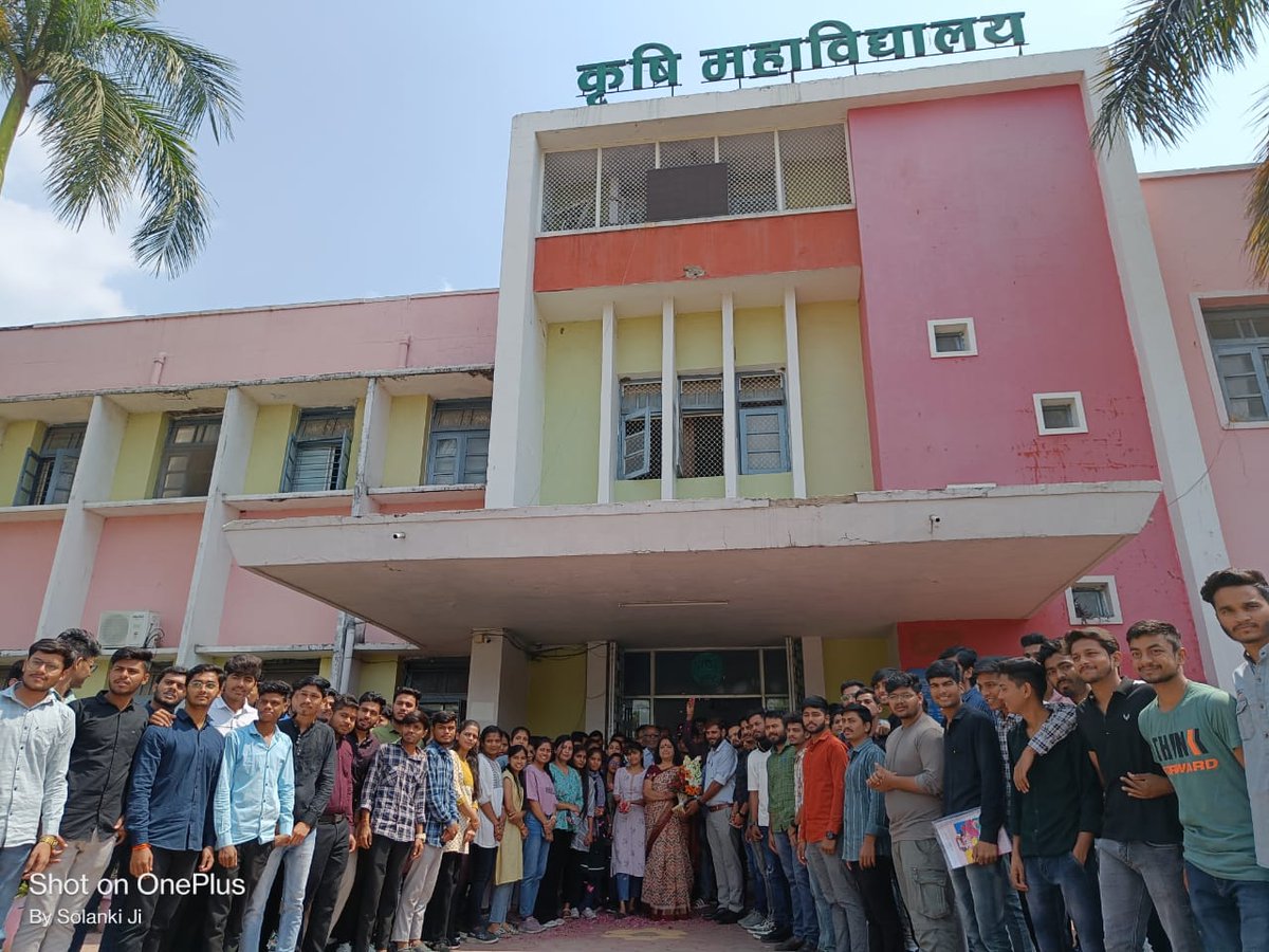 आज कृषि महाविद्यालय इंदौर में
एग्रीअंकुरण वेलफेयर एसोसिएशन (AAWA) की और से श्रीमति मृदुला बिल्लोरे मेम को अधिष्ठाता के रूप में पद भार ग्रहण करने पर स्वागत किया  🎊🎉💐
<a href="/Agri_Ankuran/">AgriAnkuran Welfare Association</a>