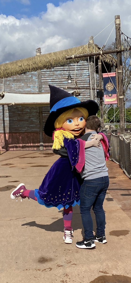 ignogrijmans's tweet photo. Gister was het super leuke dag gehad in @toverland  wat super ik heb van mijn vrienden un leuke verjaardag cadeau gehad dat we om naar toverland the gaan leuke dat ik mijn groot vriend gezien hebben toos toverhoed ze is super geweldig en ze blijft echt geweldig https://t.co/thcz7cUrUk