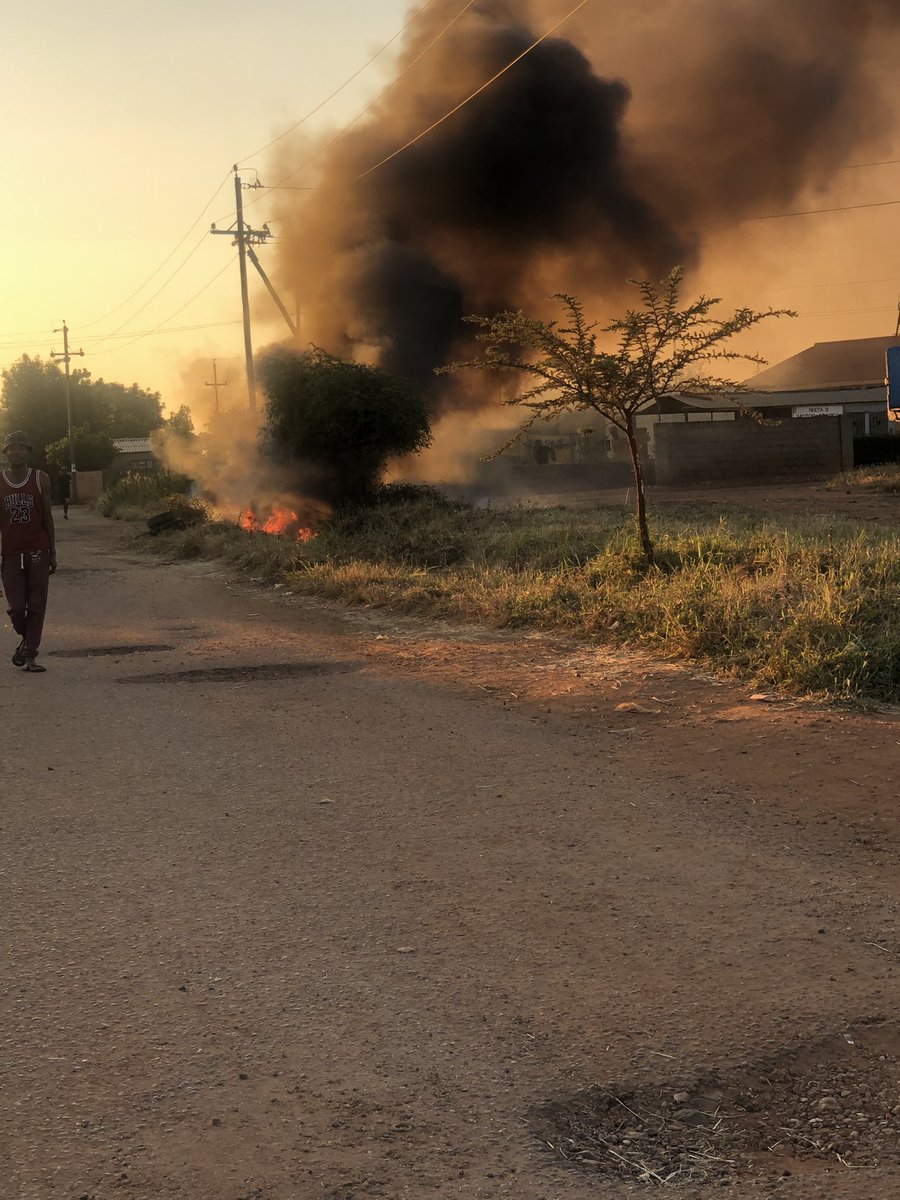 SthaeMpofu's tweet photo. Residents in Nketa 9 have resorted to the burning of garbage because of the city council’s failure to collect the garbage every week and this is causing air pollution and global warming, Intervention from the City Council is needed. https://t.co/43gV8Zxj96