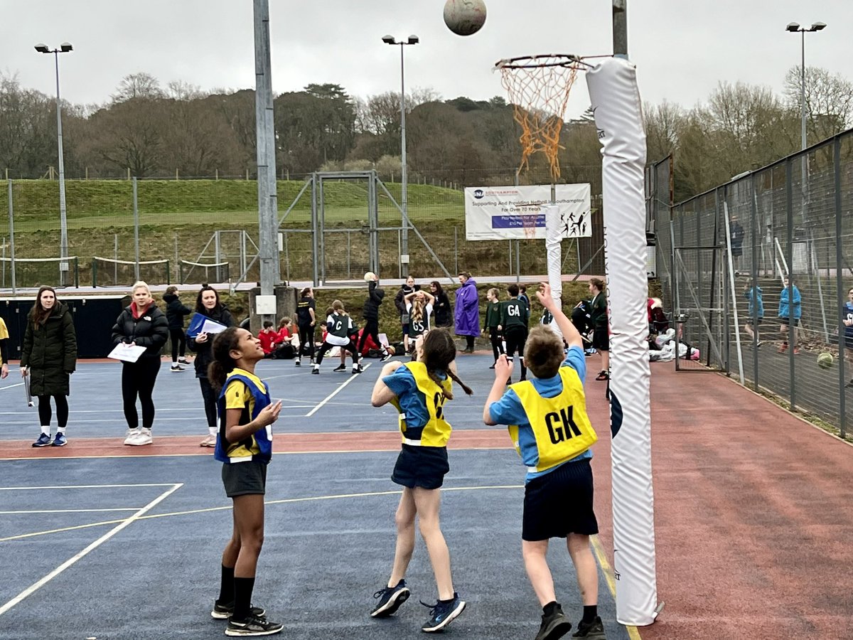 newforestssp's tweet photo. We’re brightening up the day with fabulous performances from players taking part in our Yr5&amp;6 Netball competition.
Supported brilliantly by @brocksports students who are officiating with confidence &amp; precision! 👏🏼
@YourSchoolGames @YouthSportTrust @EnergiseSchools @Hants_Netball https://t.co/20wJPJ8Vwe
